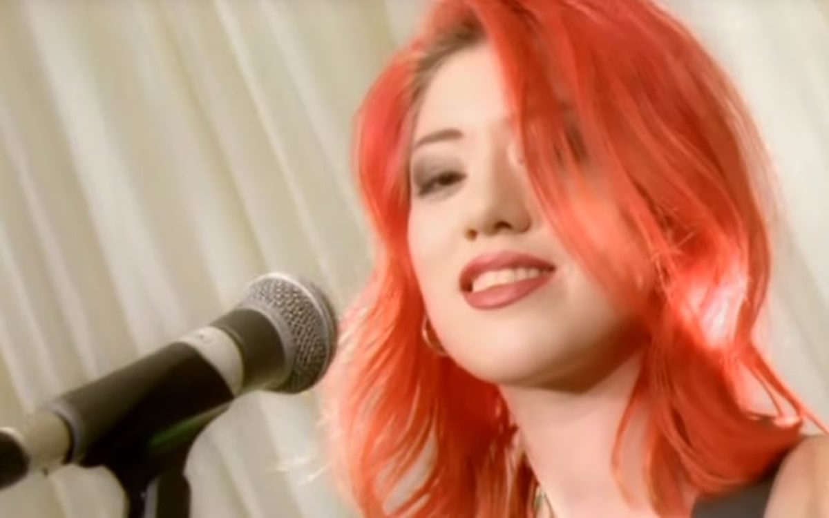 Who is the girl in the indie band stars lasemspots